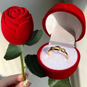 10PC Sieraden Dozen Creatieve Rose Ring Box Rood Fluwelen Rose Oorbellen Display Stand Geschenkdoos Bruidsverloving Sieraden Opbergdoos 231118