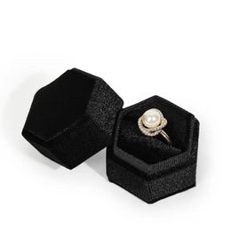 10PC boîtes à bijoux boîte à bagues de mariage hexagonale organisateur de bijoux en velours cadeau de la Saint-Valentin boîte de rangement d'emballage de bague boîte d'affichage de bijoux 231118