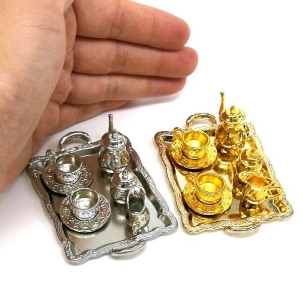 10pcs 1: 12 Dollhouse Miniature Meubles Accessoires Dining Ware Metal Tea tasse Plaque modèle pour Doll House Decor Fitend Toy