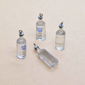 10pcs 3D Transparent Water Bottle Resin Charms mignon de boisson à bière Pendentif pour boucles d'oreille Kekchain Board Bar Party Bijoux