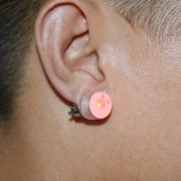 10pcs (5 paires) Boucles d'oreilles flash blanches Clip léger de la LED unisexe sur la boucle d'oreille Stump de clignotant Party Disco