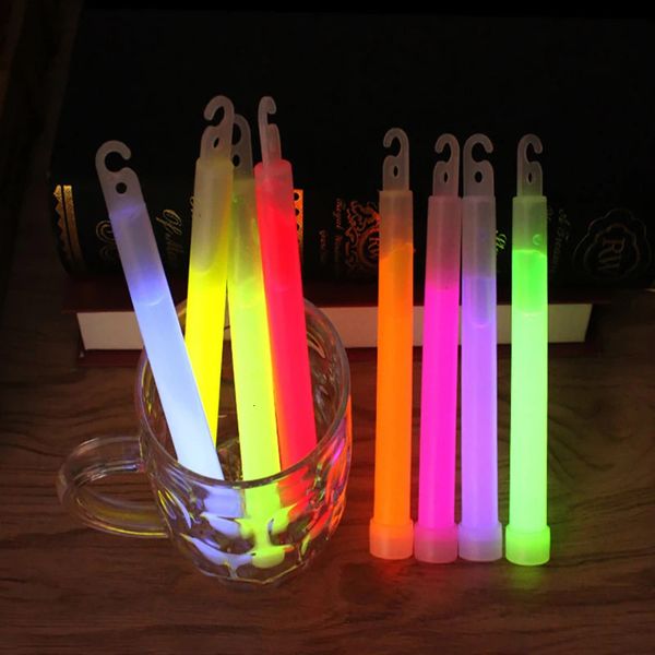 10pcs 6 pouces multicolore Glow Stick Chemical Light Stick Camping Decoration Clubs Clubs Fournitures Fluorescent 231227