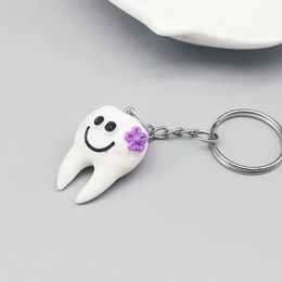 10pcs dessin animé Simulation dentaire dents Keychain Key Ring Hang Hang Forme de dents mignon Clinique Clinique Cadeau pendentif Keychain Dentiste Cadeau