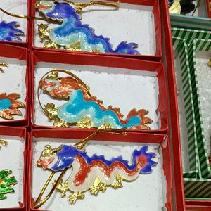 10pcs Style Chinois Cloisonne Enamel Coloré Dragon Pendentif Porte-clés Porte-clés Petites cadeaux de fête de Noël Faveurs pour invités Orrogents