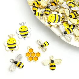 10pcs Creative Bee Honeycomb Design Email Charms Boucles d'oreilles Collier Keychain En alliage Pendants Diy Ornements Insectes Accessoires 240507