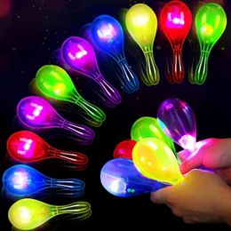 10pcs ilumino mini maracas de plástico para niños LED Shaker Shaker Neon Decoraciones mexicanas Noisemaker para la decoración de la fiesta de cumpleaños 240430