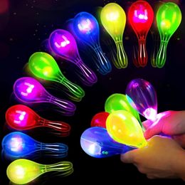 10 piezas iluminan Mini Maracas de plástico para niños LED parpadeantes agitador neón decoraciones mexicanas ruidoso decoración de fiesta de cumpleaños 240118