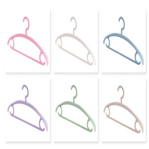 10 stks / partij 360 rotatie brede schouderriem haak traceless clotheshorse 360 ​​graden draaibare haak hanger kleding hangers 6 kleuren
