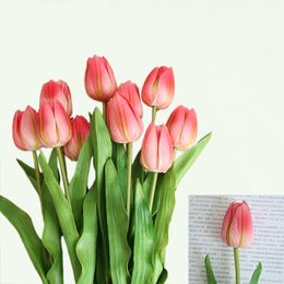10 stks / partij 46cm Tulip Artificial Flower Branch PU Latex Real Touch Tulip Fake Flowers for Wedding Decorative Home Display Flowers