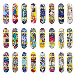 10pcs / Lot Mini planches à roulettes en alliage d'aluminium Unti planche lisse Garçons Jouet Skate Tech Truck Party Favors Cadeaux 220608gx