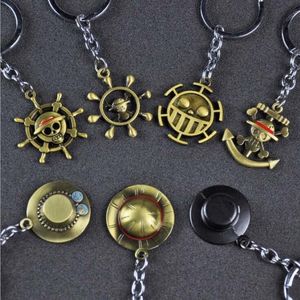 10 pièces Lot de bijoux de mode porte-clés une pièce singe D Luffy chapeau de paille gouvernail crâne pendentif porte-clés pour les Fans fête cadeau 220M