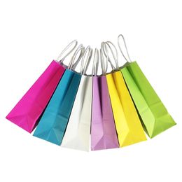 10PCS / lot Multifunctionele zachte kleur papieren zak met handgrepen 21x15x8cm Festival gift bag High Quality boodschappentassen kraftpapier 211.108