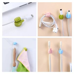 10 stks / partij Multifunctionele Clip Handige Houder Handdoek Key Thumb Hooks Niet-markeren Gegevenskabel Opslag Houder Keuken Badkamer Gadget