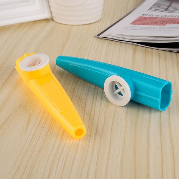 10pcs / lot plastic kazoo harmonica bouche flûte enfants enfants cadeau gamin instrument de musique toys couleurs aléatoires en gros gyh