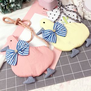 10 unids/lote Los bolsos de hombro individuales Mochilas para niños Forma de pato con diseño de arcos Mochilas Borlas concisas Monedero Lindos bolsos de merienda para niños