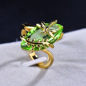 10 unids/lote, venta al por mayor, regalo de vacaciones, joyería, ojo de caballo, hierba, topacio verde, gemas, chapado en oro, anillo de libélula creativo, tamaño EE. UU. 7 8