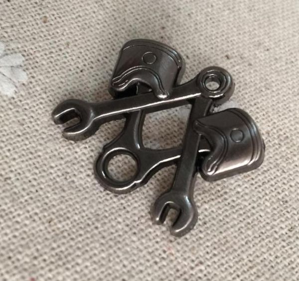 10 pièces Ma outils chapeau veste épinglette clé à Piston Antique Nickel Biker usine entière 3D maçons broche Pins46770846289323