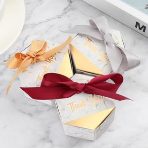 Emballage cadeau 10pcs / pack Boîtes à bonbons de style marbré Pyramide triangulaire Gâteau au chocolat Paquet Cadeaux Sacs Fête de mariage Baby Shower Supplies1