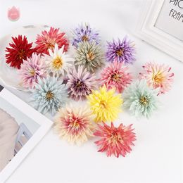 10pcs Silk Artificiel Chrysanthemum Heads for Diy Daisy Flower Wreaty Accessories Bride Wedding Christmas Party Party Home Decoration