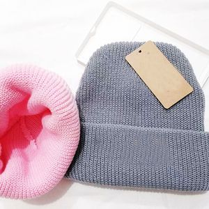 10 unids Primavera Otoño Invierno hombre Sombreros de Navidad Para mujer deporte Gorros de moda Skullies Chapeu Gorras Gorros de algodón Gorro de lana Gorro de punto Caramelo 11 colores raya