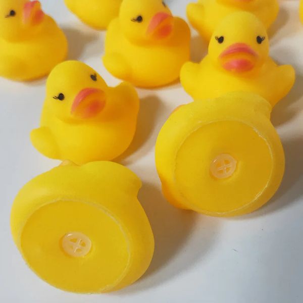 10pcs compression de la course en caoutchouc Sheky Ducks Ducky Baby Bath Douche d'anniversaire Favors n'avale pas les jouets classiques Brinquedo