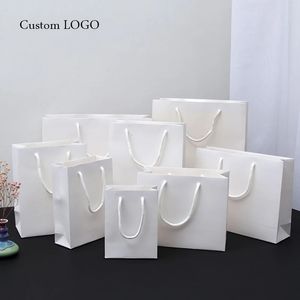 Bolsa de regalo blanca de 10 piezas para la boda Fiesta de Navidad de Navidad Cosméticos Cosméticos Bolsa de papel bolso de papel 240416