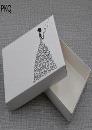 10pcs Boîte cadeau de mariage en papier blanc mariée en papier d'emballage imprimé en papier d'emballage de robe de mariée