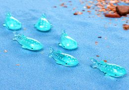 10pcslot Decoración de jardín mini delfines de peces Figurine Diy Océano Sea Animal Figurinas Micro Landscape Terrario Ornamen7768697