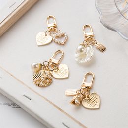 10 pièces/lot mignon lettre d'amour coquille conque perle porte-clés fille sac accessoires charme voiture porte-clés couleur or cadeau pour amoureux bibelot nouveau