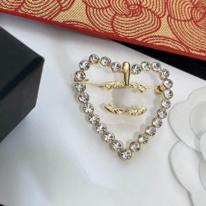 10style Womens Desinger Brass Brooch costume épingle lettre de perle Broche célèbre marque Fashion Crystal Jewelry Vêtements ACCESSOIRES DES ACCESSOIRES