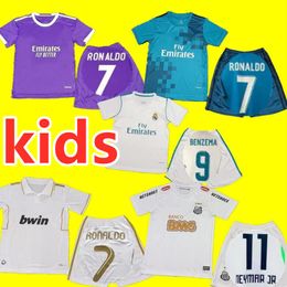 11 12 Real Madrids Santos Kids Retro Soccer Jerseys Finals Football Shirt Guti Benzema Seedorf Carlos Ronaldo Kaka 16 17 18 Zidane Neymar Jr Raul Vintage Figo Kits 123