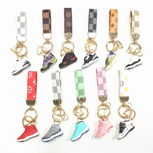 11 colores Llavero de diseñador Cordones Moda Zapatos pequeños Llaveros Exquisito Mini llavero de coche Unisex Bolsa de calidad superior Colgante Negro Marrón Múltiples estilos