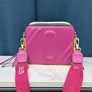 11 sacs de créateurs de femmes en couleur 2023 Nouveau sac de caméra de mode épaule messager petit sac carré R23118207J
