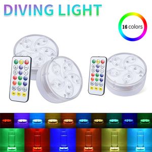 Veilleuse submersible à 11 LED IP68 Lampe à LED sous-marine étanche à piles Contrôlée par 16 lampes à changement de couleur Décoration de jardin d'étang à distance Lumières de piscine