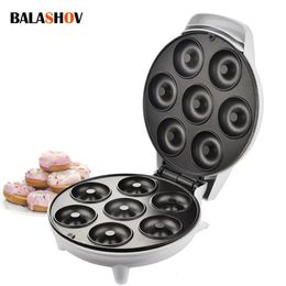 110220V Mini parrilla eléctrica Donut Maker 7 agujeros 1200W Máquina de pan portátil Antiadherente Aparato de cocina Enchufe EUUS Uso en el hogar 240116