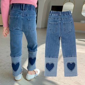 Jeans pour filles de 110 ans, vêtements pour enfants, pantalons droits, pantalons pour bébés, personnalité, Design d'amour, pantalon déchiré, 240106