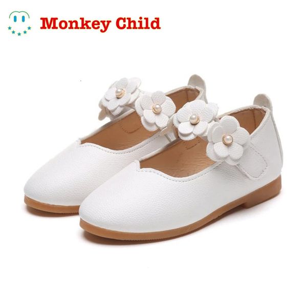 111 ans pour filles en cuir Chaussures fleurs fête pour bébé princesse pour enfants enfants robe plates chaussures blanc sandale dame s 240408