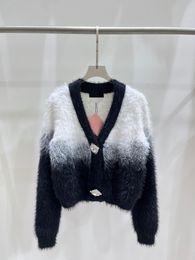 1110 2023 Otoño Marca Mismo estilo Suéter Negro Caqui Manga larga Cuello en V Ropa para mujer Alta calidad Mujer mafeng