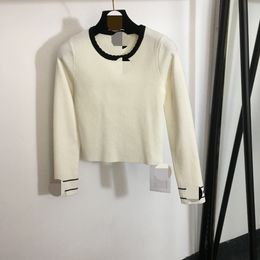 1113 2023 Otoño Marca Mismo estilo Suéter Manga larga Cuello redondo Blanco Negro Rojo Gris Moda Mujer Ropa blanca Mujer de alta calidad 20238827