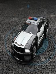 112 RC Politie sportwagen speelgoed 24 GHz ultrasnelle radiocoled Heat Chase Police Chasing Drift Patrol Cars Flashing Lights5881678