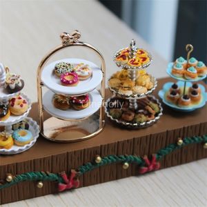 112 Escala Miniatura Dollhouse Cake Stand Mini Donuts para Barbies Food Toy OB11 Doll House Cocina Accesorios Juguete 220725