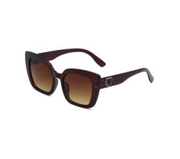 1123 Concepteur Sunglasses Hommes Lunettes de vue Outdoor Shades PC Cadre Mode Classic Lady Sun Lunettes Miroirs pour femmes