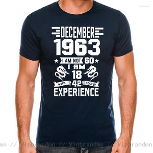 116 A115 T-shirts voor heren Ik ben 18 met 42 jaar ervaring in 1963 Nov September Okt Dec Jan Feb Maart April Mei Juni Juli Augustus