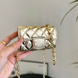 11 cm Mini Femmes Solder de carte de luxe Caviar en cuir en cuir d'agneau Matelasse Chaîne de lettres de sous-bras tendance Coin Purse Shopping Borsa Gold Hardware Fanny Pack Sacoche