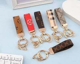 11Style Creative Gift Presbyopia Auto Keychain Bag Pendant Charm Keyringhouder Men Women Women Fashion Pu Leather Grid Design Metal Key Chain Accessoires