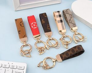 11Style Creative Gift Presbyopia Auto Keychain Bag Pendant Charm Keyringhouder Men Women Women Fashion Pu Leather Grid Design Metal Key Chain Accessoires