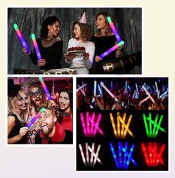 12/15/30/60pcs / lot Party Glow Sticks Balk Colorful LED Stick Cheer Tube RGB dans la lumière foncée4891581