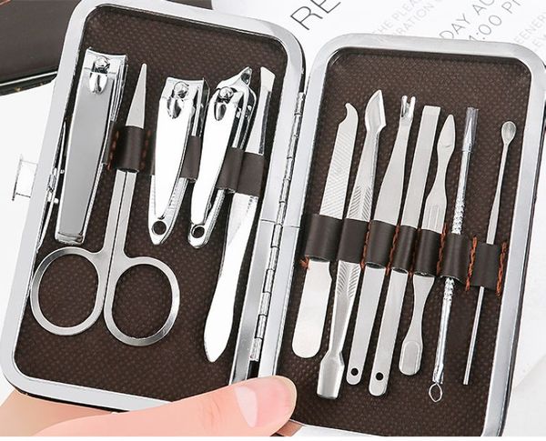 Ensemble de manucure coupe-ongles en acier inoxydable 12 en 1 avec boîte-cadeau en cuir emballant le logo OEM