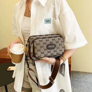 12% korting op de tas 2024 Nieuwe lanceringsontwerper Handtas Hand canvas Dames Nieuwe canvas Gedrukte breedband single-shoulder messenger veelzijdige drielaagse mobiele telefoon Tide