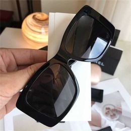 12% OFF Nouvelle haute qualité petite boîte parfumée couleur bloc lettre lunettes de soleil femmes protection solaire et UV CH71472A plaque de lunettes de soleil